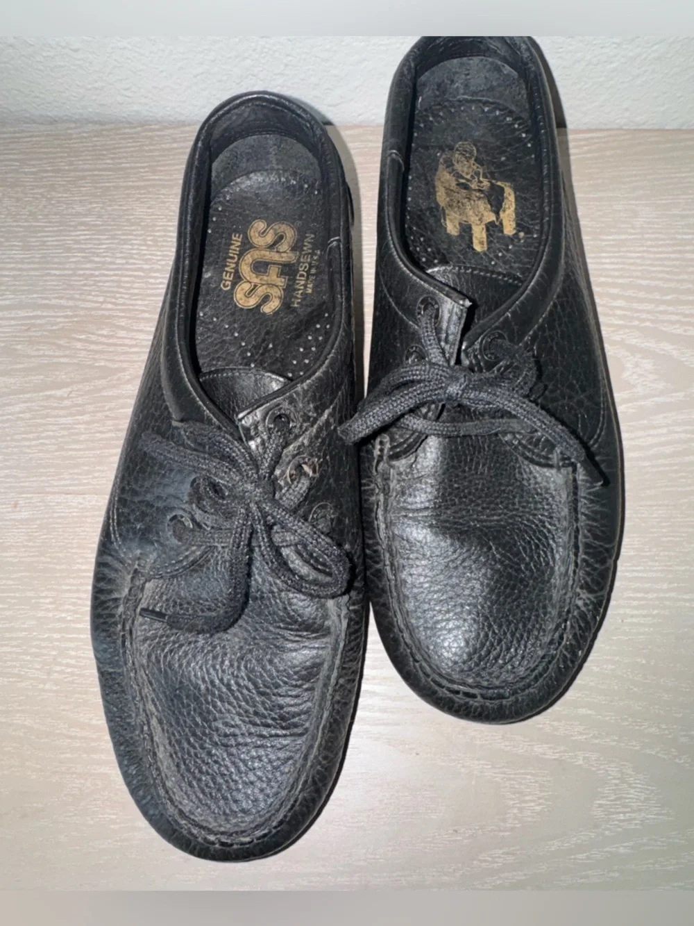 Genuine SAS black leather women's walking shoes size 8